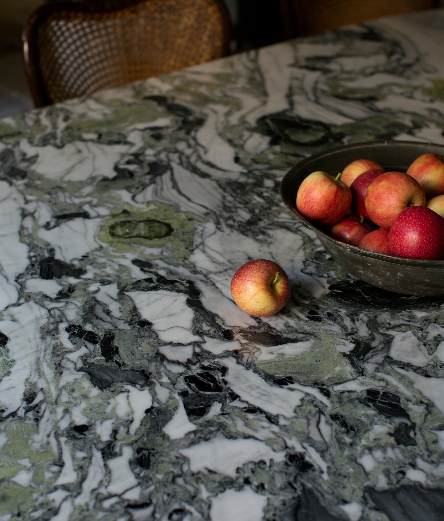 Muse Table™: Marble
