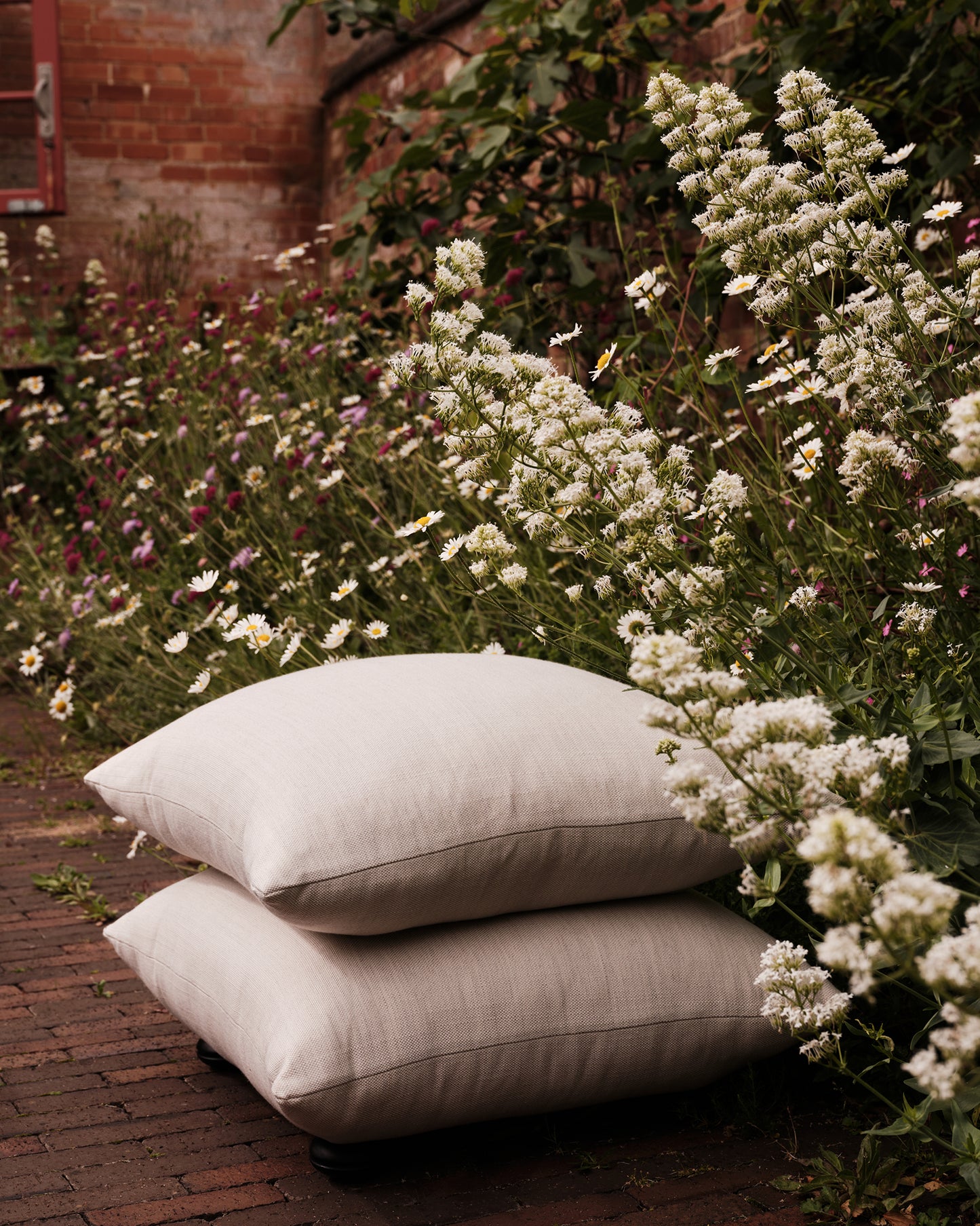Outdoor Studio Stool: Wild Plain Chalk