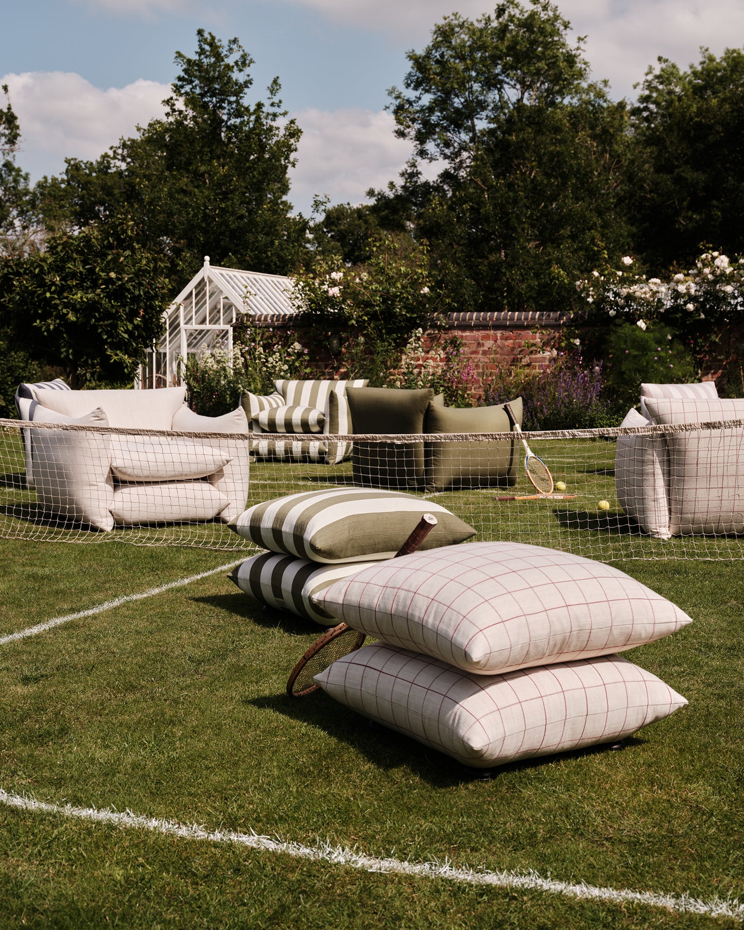 Outdoor Studio Stool: Wild Plain Chalk