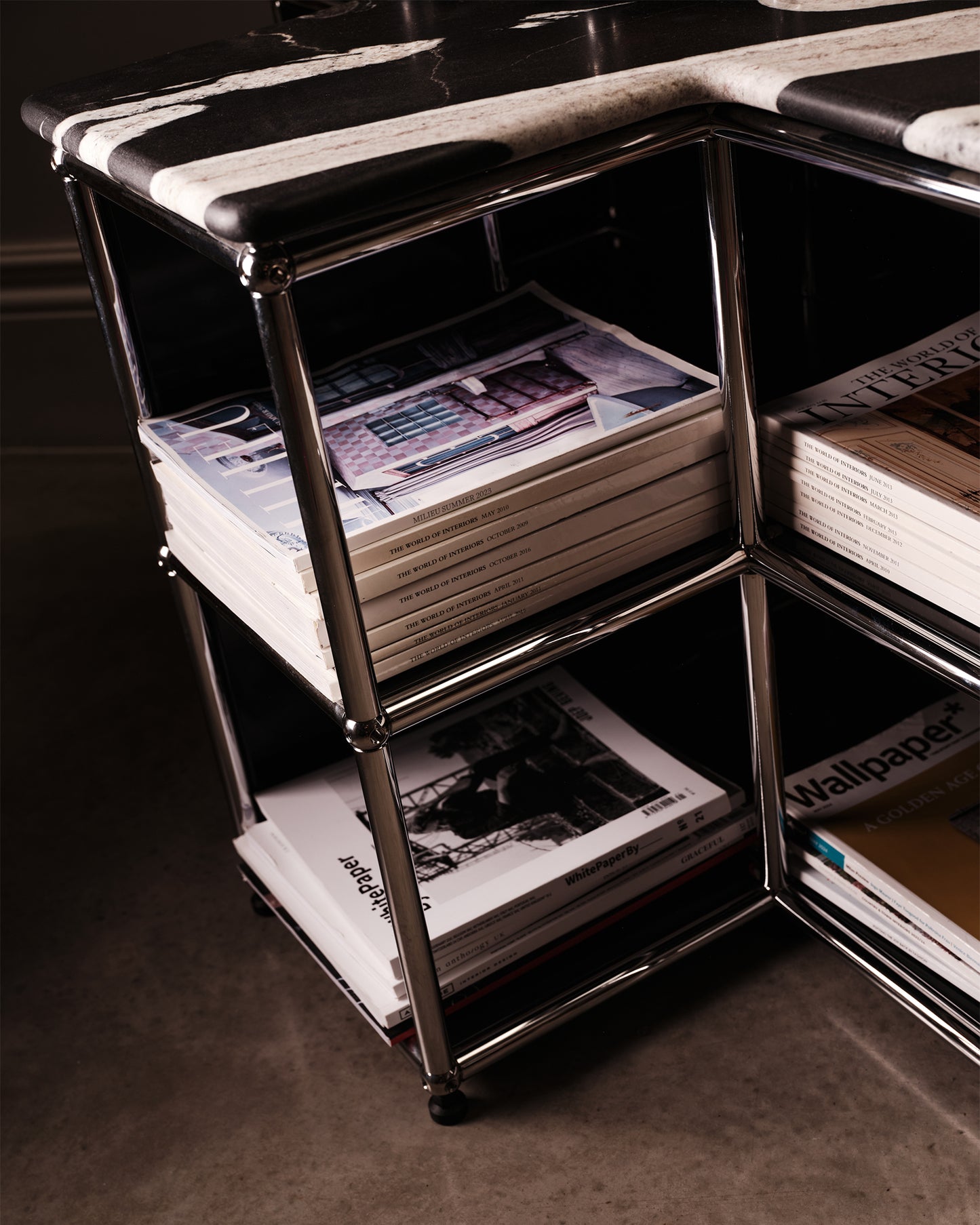 The Kiss Table with Display