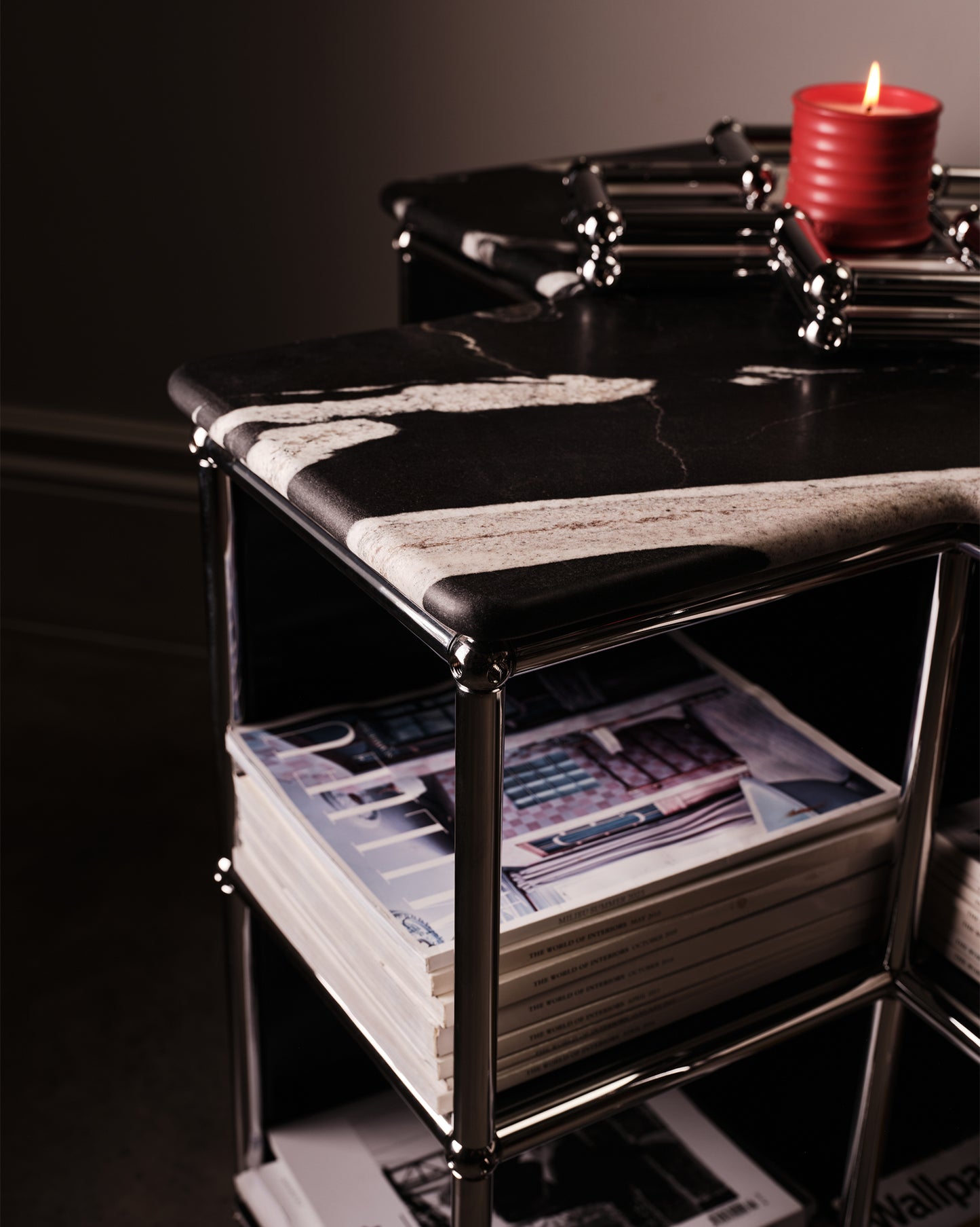 The Kiss Table with Display