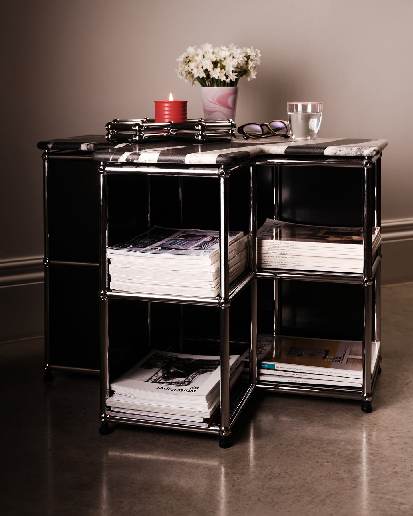 The Kiss Table with Display