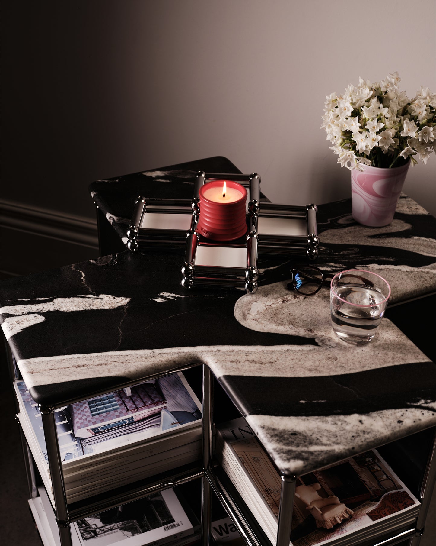 The Kiss Table with Display