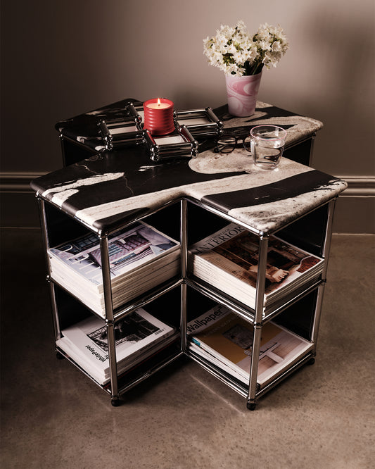 The Kiss Table with Display