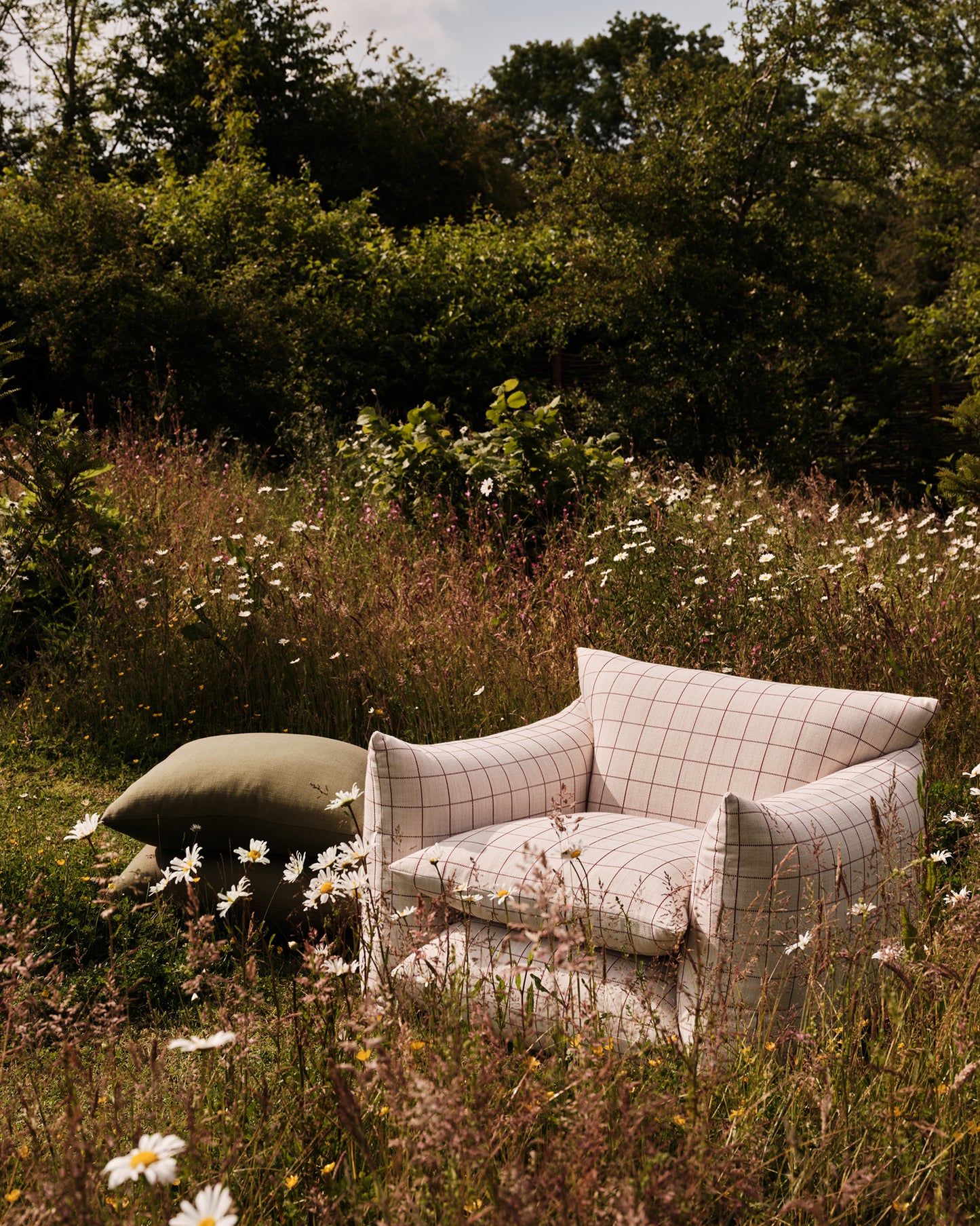 Outdoor Studio Stool: Wild Plain Khaki