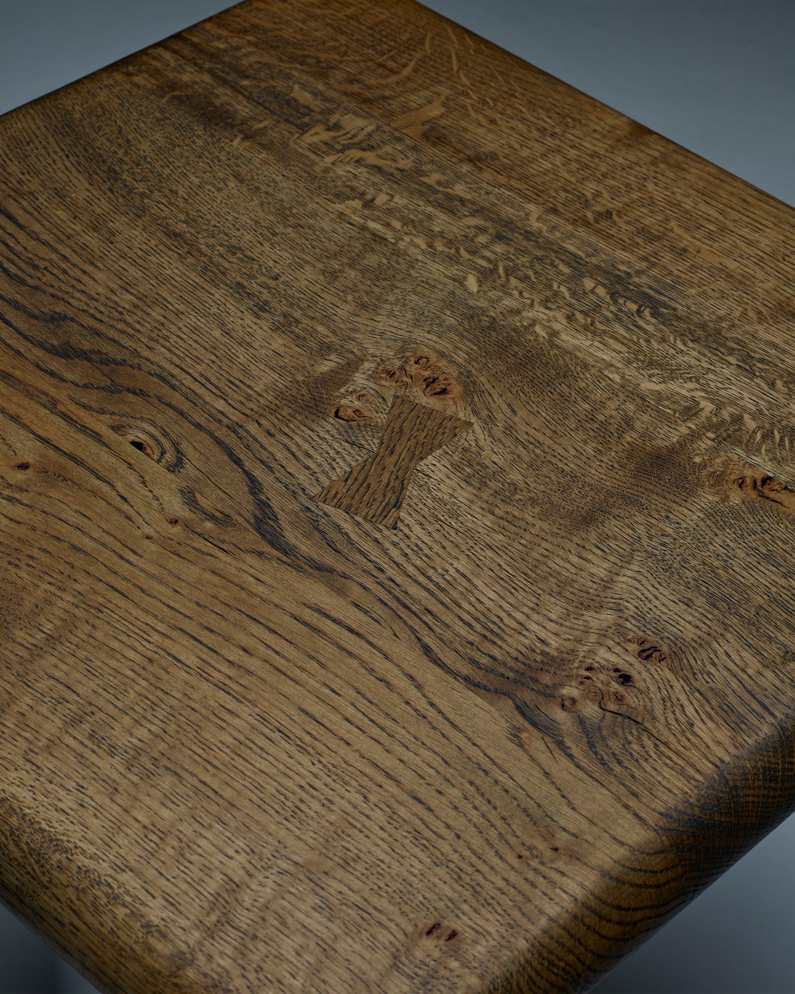 Pippy Oak table top in dark wood stain with bow