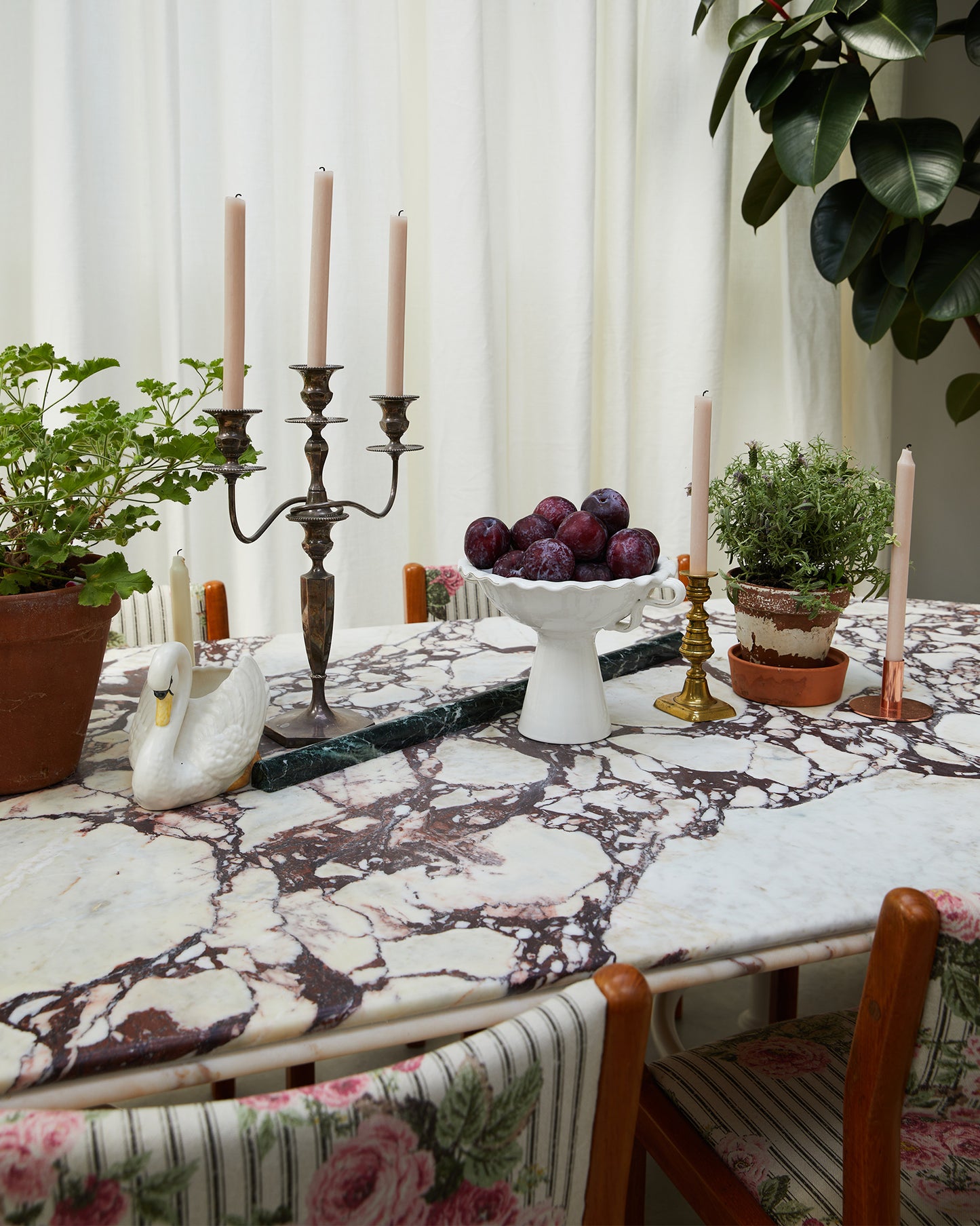 Muse Table™: Marble