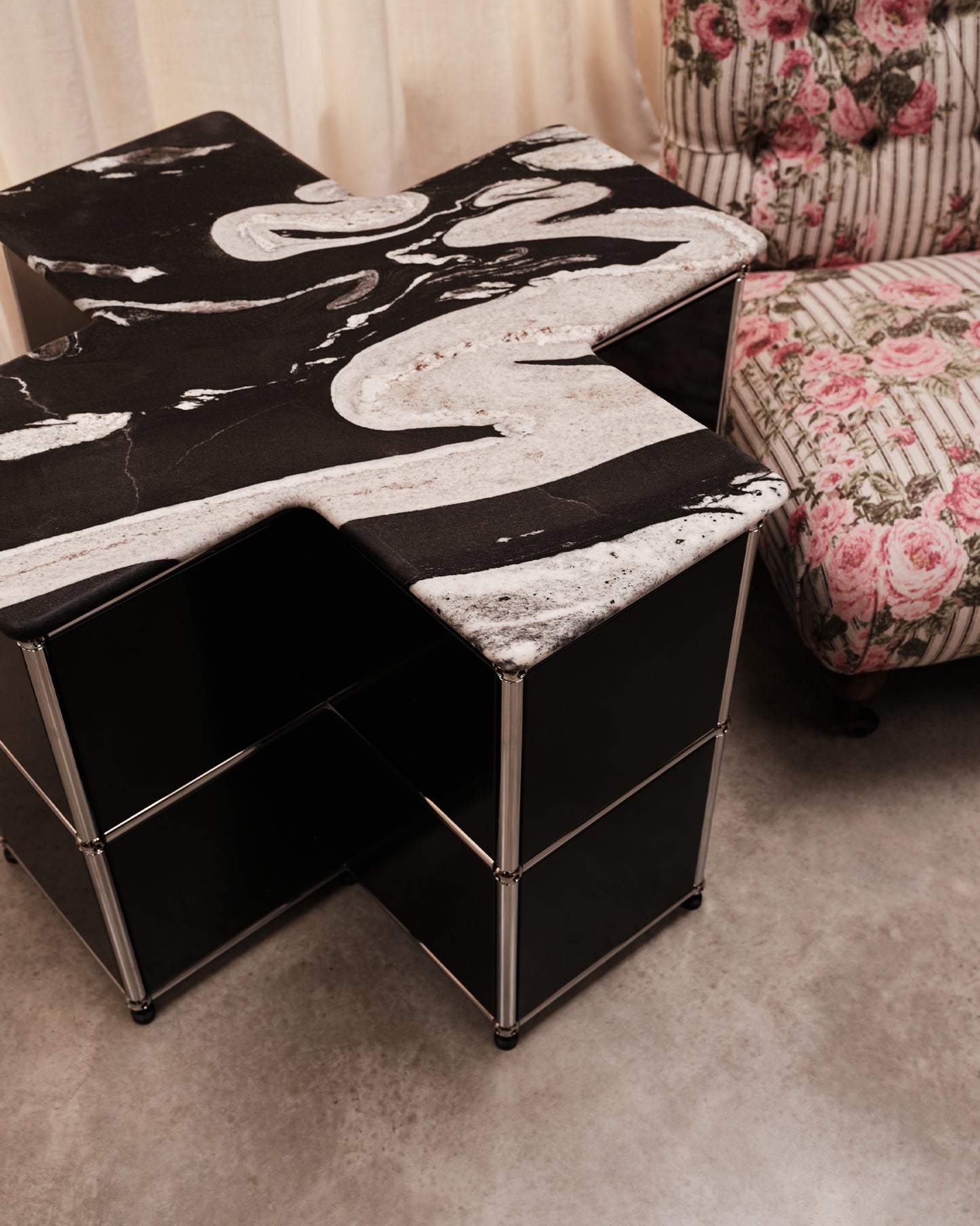 The Kiss Side Table